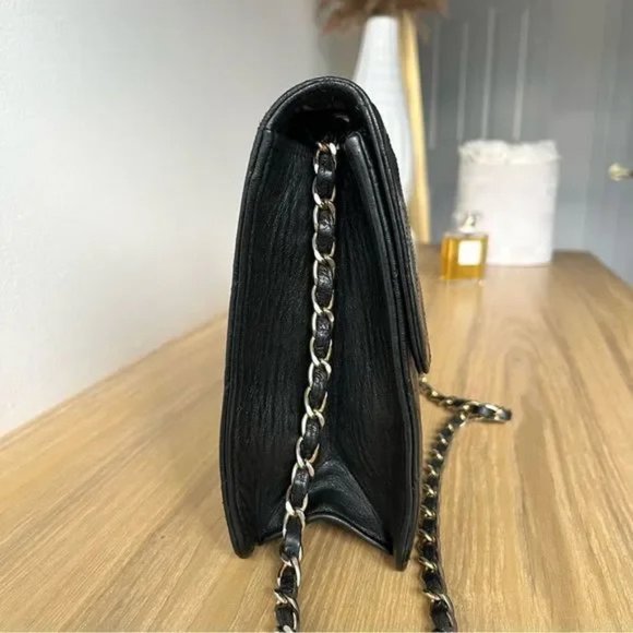 CHANNEL QUILTED LAMBSKIN SHOULDER BAG - Picture 5 of 7